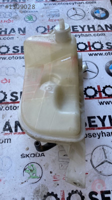 164800D030 toyota corolla benzinli radyatör yedek su bidonu