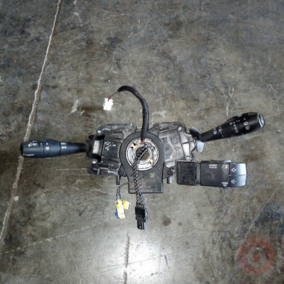 Renault Clio 4 çıkma sinyal kolu E10670293