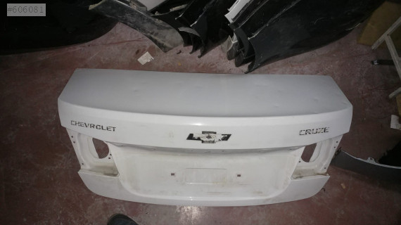 chevrolet cruze bagaj kapağı ve astra corsa çıkmaları