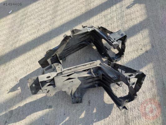BMW 5 Serisi F10 Sağ Sol Far Braketi 51647200794 51647200793