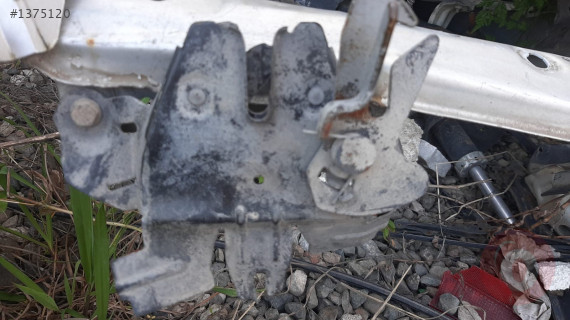 mitsubishi carisma çıkma kaput kilidi