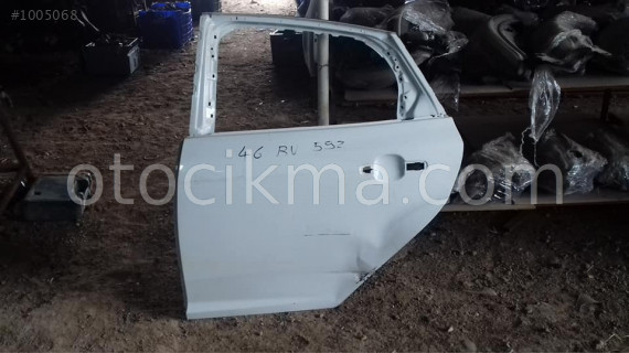 Ford Focus 2015 model Sol arka kapı az kusurlu servis iadesi