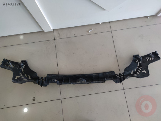 BMW 3 Serisi F30 Arka Tampon Orta Braketi