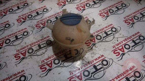 VOLKSWAGEN JETTA SU BİDONU