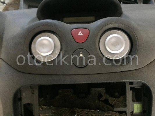 Citroen C2 4'lü Düğmesi hatasız orjinal çıkma