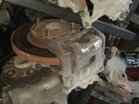 Ford Fiesta sağ aks taşıyıcı