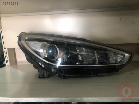 HYUNDAİ İ30 SAĞ FAR