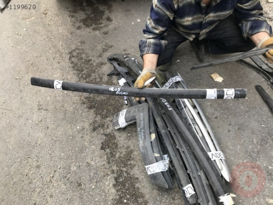 2002-2005 FOCUS ARKA TAMPON ÇITASI FORD ORJİNAL ÇIKMA PARÇA