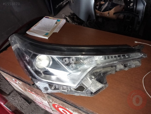 Toyota CHR sağ ön  far çıkma