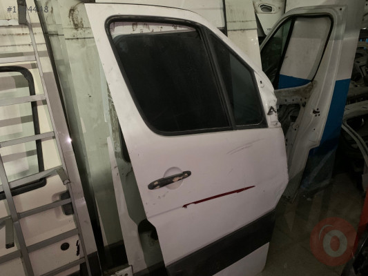 MERCEDES SPRİNTER ÇIKMA ORJİNAL HATASIZ DOLU SAĞ ÖN KAPI