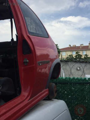 opel corsa tek kapı çıkma sol arka çamurluk.
