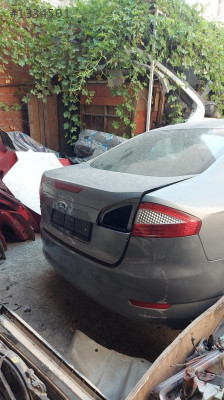 Ford mondeo arka bagaj kapısı