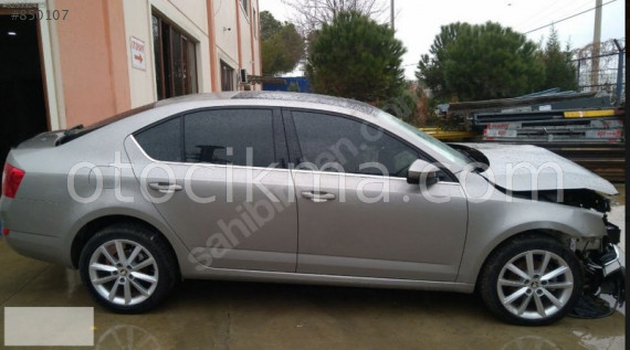 skoda octavia çıkma hatasız sağ arka kapı