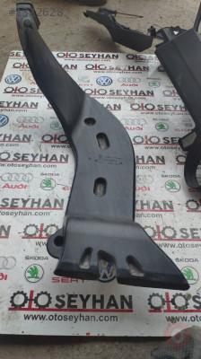 5Q0819806A vw tiguan 2017 sağ arka ayak havalandırma kanalı