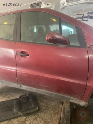 MERCEDES A160 DOLU SAĞ ÖN KAPI 3000 TL