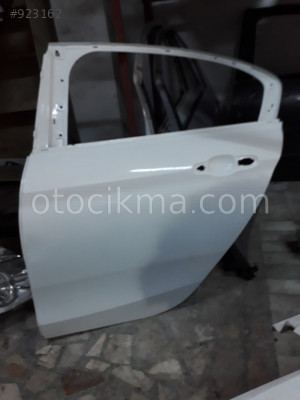 Fiat egea sol arka  kapi beyaz 2016 model