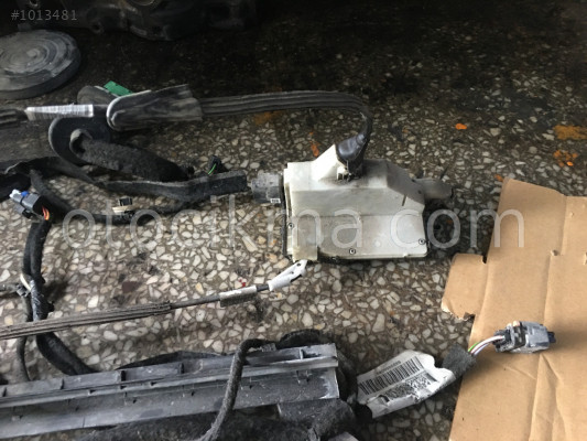 Citroen c4 sol arka kapı kilidi Çıkma orjinal