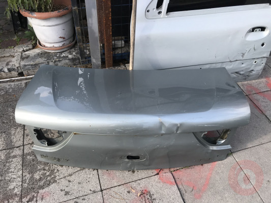 Renault Megan 1 çıkma arka bağaj kapısı