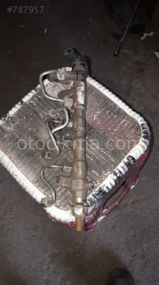 Enjektör Kütüğü (Yakıt Dağıtıcı ) 03L130089J Crafter Amarok