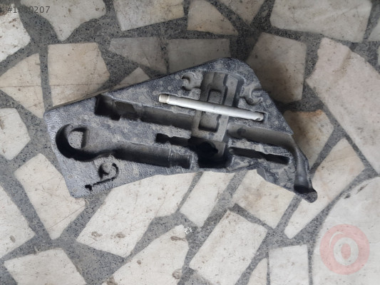 AUDİ Q7 BAGAJ ALET TUTUCU KÖPÜGÜ 4L0012113C 4L0012112C