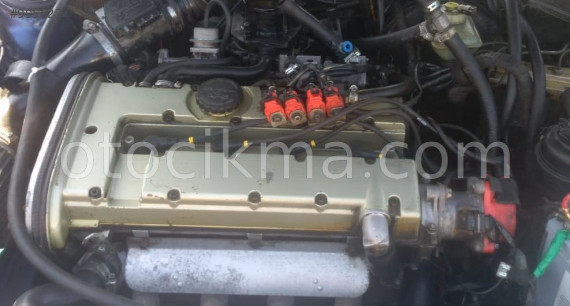 1995 model opel calibra 2.0 çıkma motor üst kapak