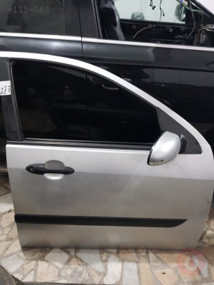 Ford Focus MK1 Sağ Ön Dolu Kapı Hatasız Orjinal Çıkma