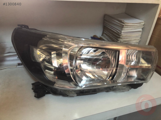 Hilux sağ far çıkma  orjinal