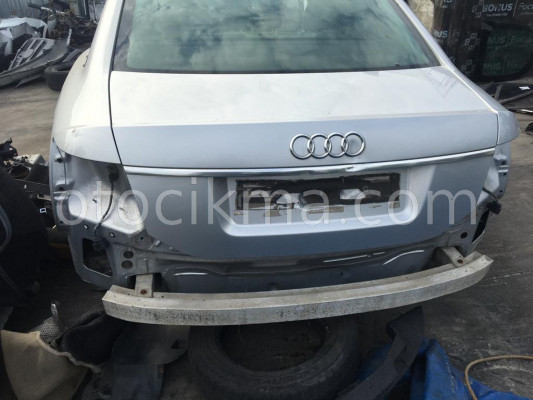 Audi A6 arka tampon demiri hatasız orjinal çıkma