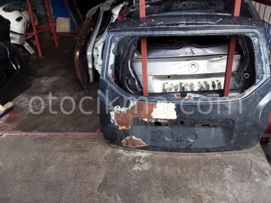 DACİA DUSTER BAGAJ KAPISI VE TÜM ÇIKMA YEDEK PARÇALAR
