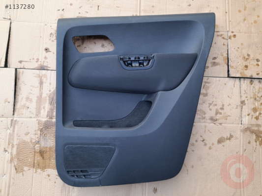 VW AMAROK 10-18 KAPI DÖŞEMESİ SAĞ ARKA (SİYAH) 2H7867024T