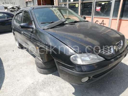 Renault Megane 1 Ön kaput hatasız orjinal çıkma