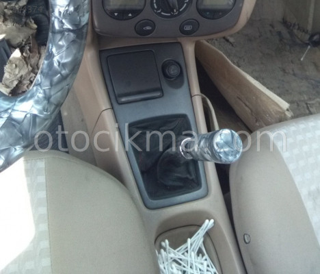 KOMPLE ÇIKMA 2000 NİSSAN PRİMERA 1.8 VİTES KONSOLU.