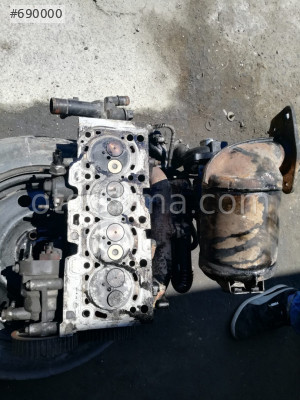 Renault Symbol Talya  Silindir kapağı hatasız orjinal çıkma
