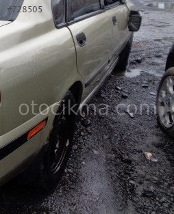 2001 model volvo s40 çıkma sağ yan panel.