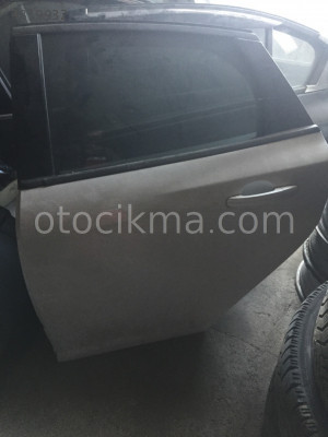 Ford focus 3 cıkma orjinal beyaz sol arka kapı