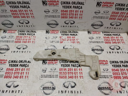 NİSSAN NAVARA CAM SU BİDONU ÇIKMA PARÇA D23 2014-2020
