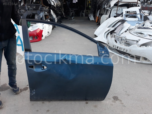 Toyota auris sağ ön kapı