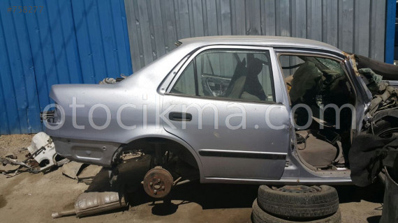 2001 TOYOTA COROLLA ÇIKMA SAĞ ARKA ÇEYREK.