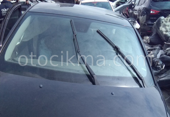 2007 VOLVO S40 ÇIKMA ÖN CAM MEVCUTTUR.