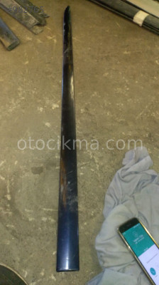 toyota corolla çıkma sağ ön kapı bandı