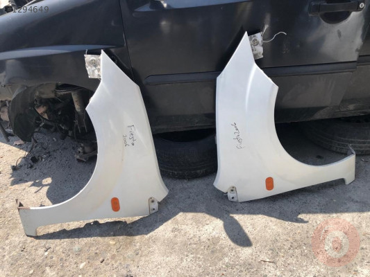 Ford Fiesta Sağ Sol Ön Çamurluk Hatasız Orjinal Çıkma