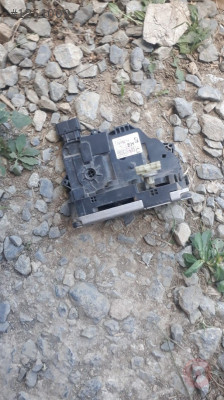 opel corsa d kasa çıkma sağ ön kapı kilidi hatasız.