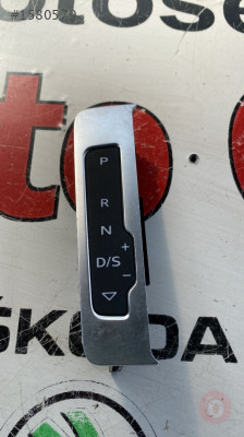 8V1713463B audi a3 2020 orta konsol otomatik vites gösterge
