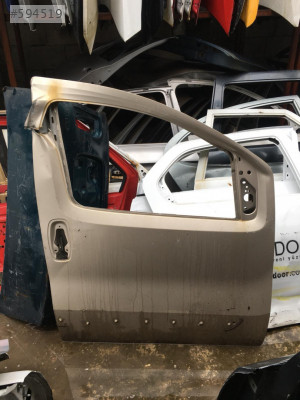 Fiat fiorino sağ ön kapı çıkma parça