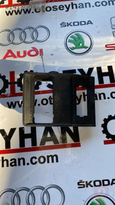 8110497 bmw 5.20 E34 far anahtarı çerçevesi