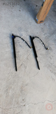 opel insignia hb çıkma bagaj amortisörleri elektrikli.