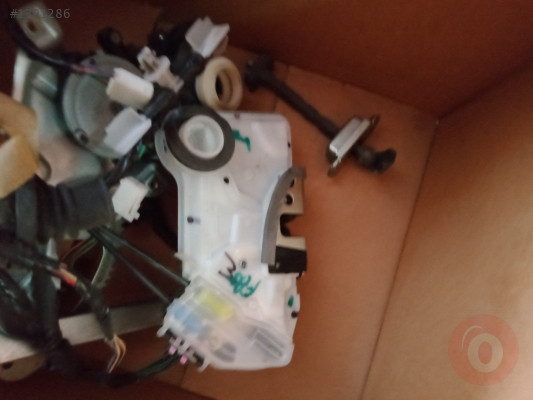 Toyota Corolla Sag Ön Kapı Kiliti 2013-2019
