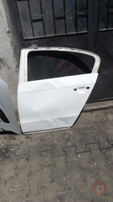 Çıkma beyaz Volkswagen passat sol arka kapı