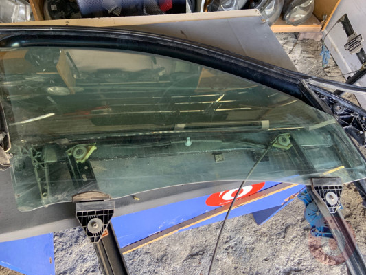 Audi A4 sağ Ön Kapı camı Orjinal çıkma