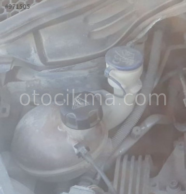 2009 model peugeot 207 1.4 çıkma su deposu